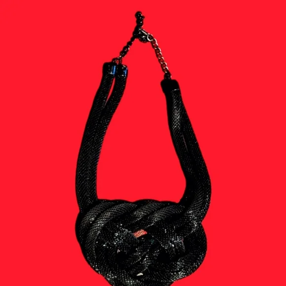 NECKLACE - Picture 2 of 3